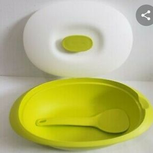 New Tupperware Blossom Serving Dish with spoon